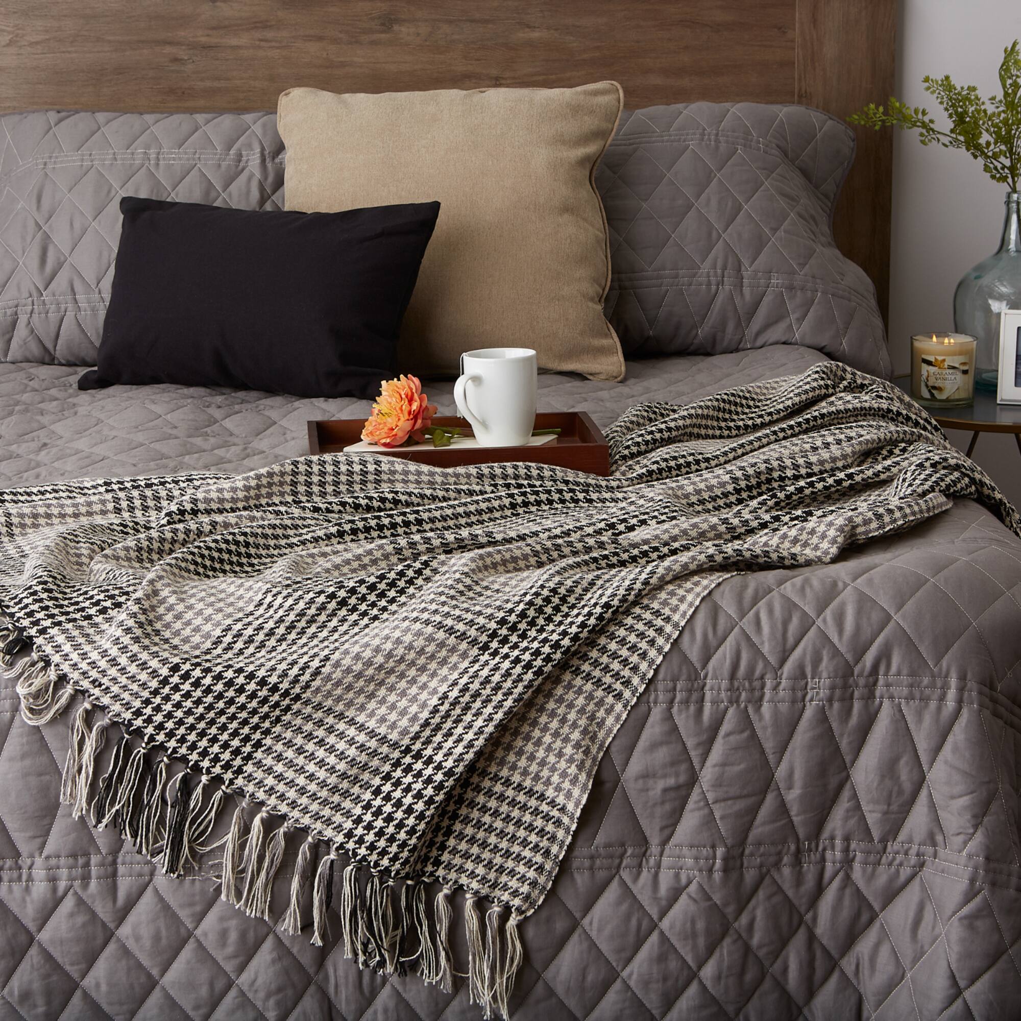 Black & Gray Houndstooth Plaid Throw
